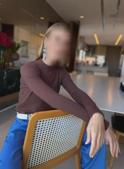 Amber, 39