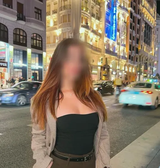Bouchra, 26