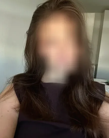Daphne, 28