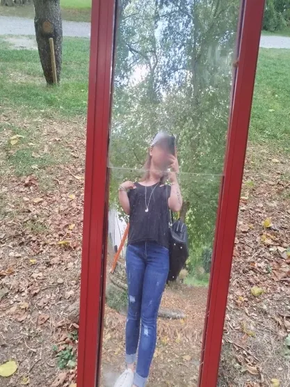 Eva, 27