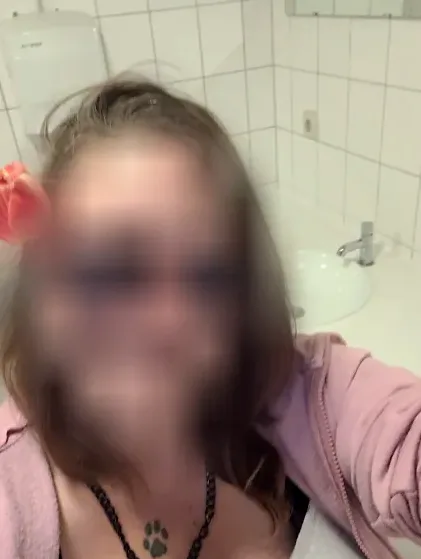 Karin, 33