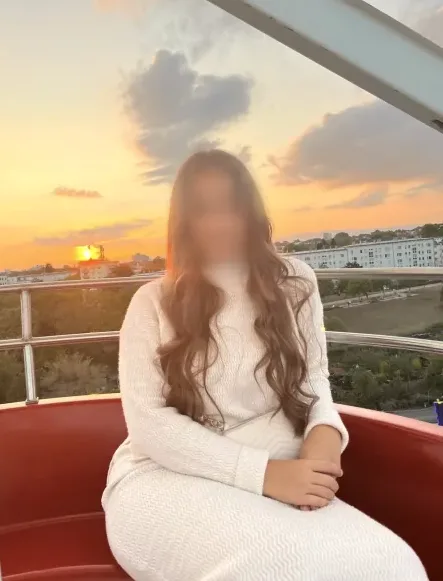Naima, 19