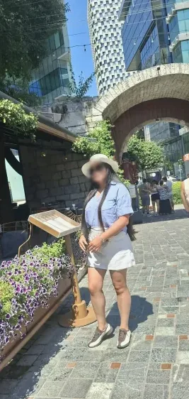 Rania, 35