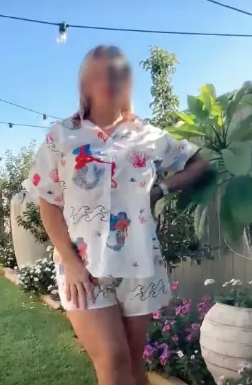 Sofie, 33