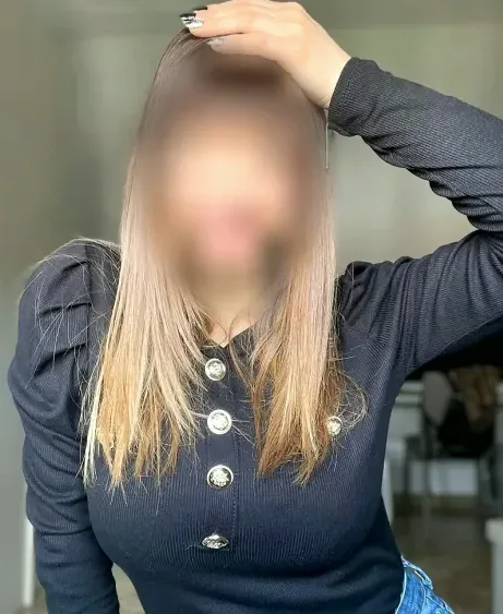 Suzanne, 37