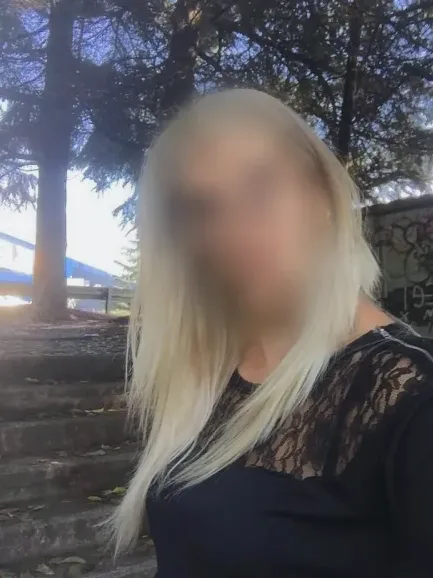 Vera, 32