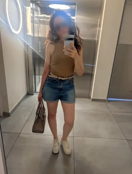 Zeynep, 40